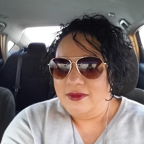 Meet your Posher, Monica - Picture 1 of 1